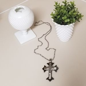 MEN'S STAINLESS STEEL DETAILED CROSS NECKLACE